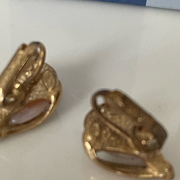 Vintage Avon Jewelry Set - Picture 4 of 5